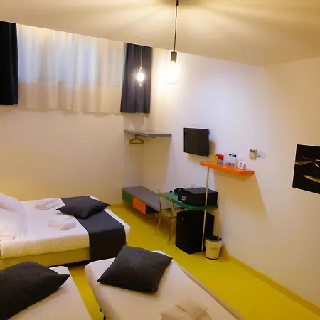 Correra 241 Lifestyle 3* Naples