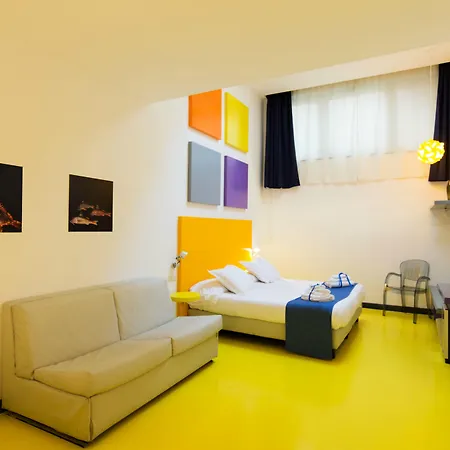 Correra 241 Lifestyle